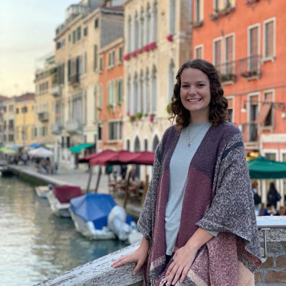 Meet your Posher, Emily